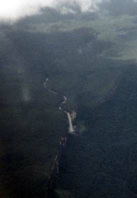 Der mit 990 m hchste Wasserfall der Welt, der Angel Fall