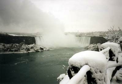 Die Niagaraflle im Schnee